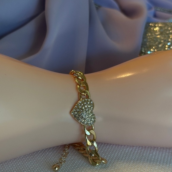 18K Gold Plated Elegant Heart Charm Bracelet - Picture 4 of 5